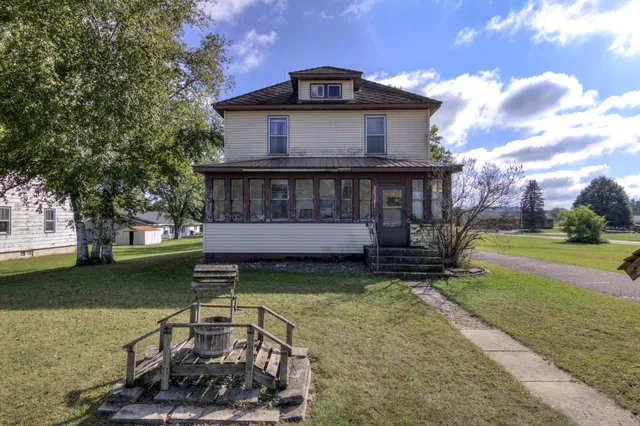 $199,000 | 26381 West Mondovi Street, Eleva, WI 54738