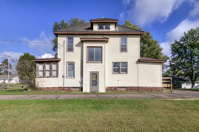 $199,000 | 26381 West Mondovi Street, Eleva, WI 54738