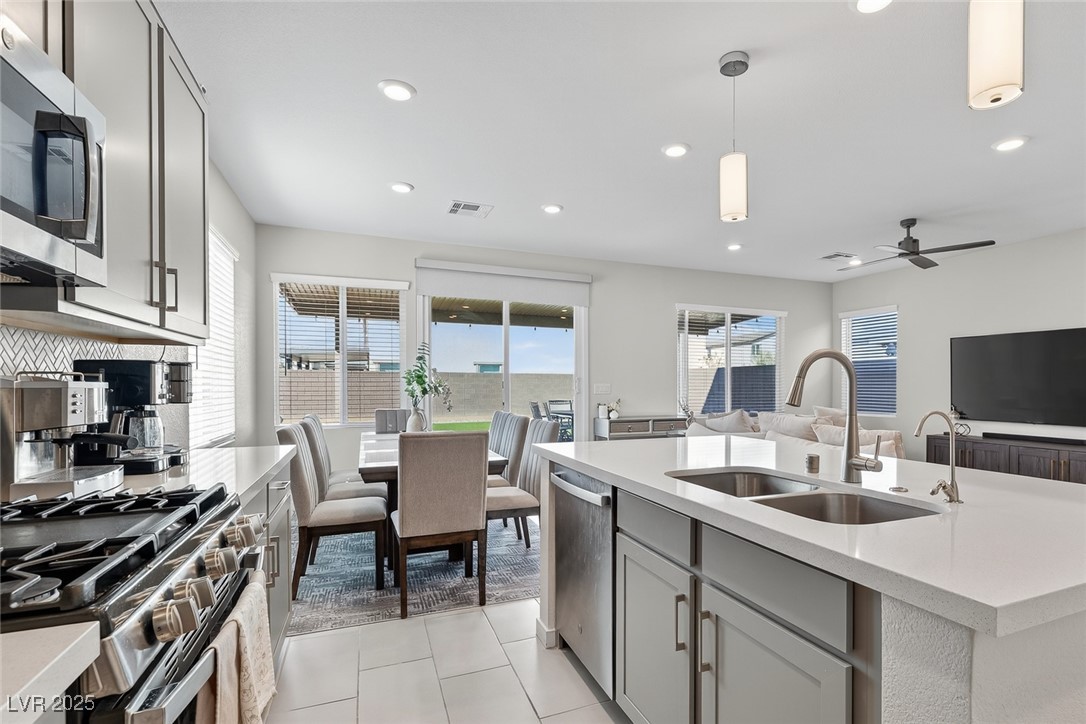 2728 High Echelon Road North Las Vegas, NV 89086 - Photo 9 of 49