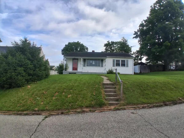 $124,900 | 215 Whitehouse Street, Crooksville, OH 43731