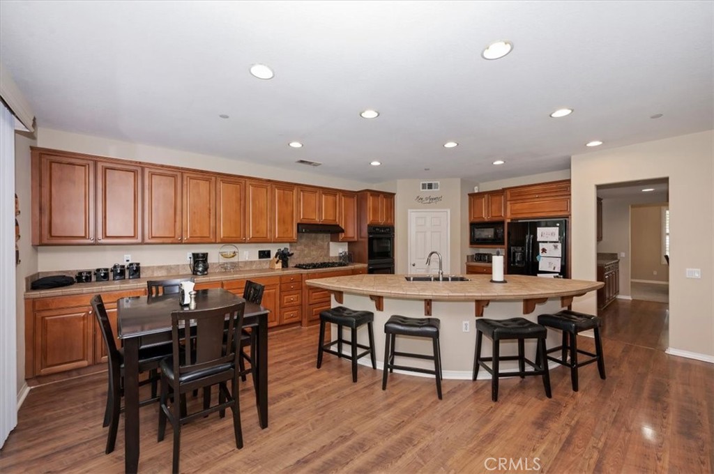 19662 Shadowbrook Way Riverside, CA 92508 - Photo 15 of 55 Kitchen