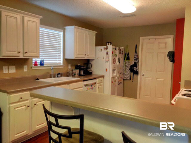 8970 Turf Creek Drive Foley, AL 36535 - Photo 4 of 15 Kitchen/Breakfast