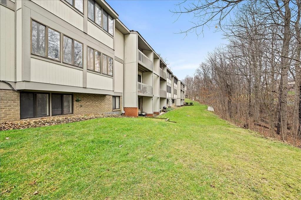 323 Ridge Point Circle, Unit 22A Bridgeville, PA 15017 - Photo 17 of 19 Gallery Image 17