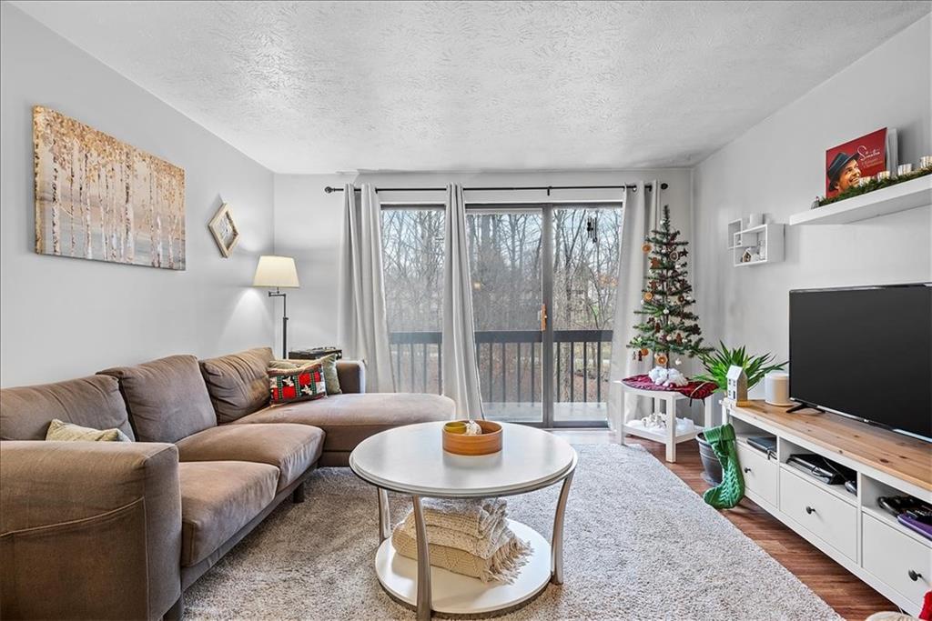 323 Ridge Point Circle, Unit 22A Bridgeville, PA 15017 - Photo 3 of 19 Gallery Image 3