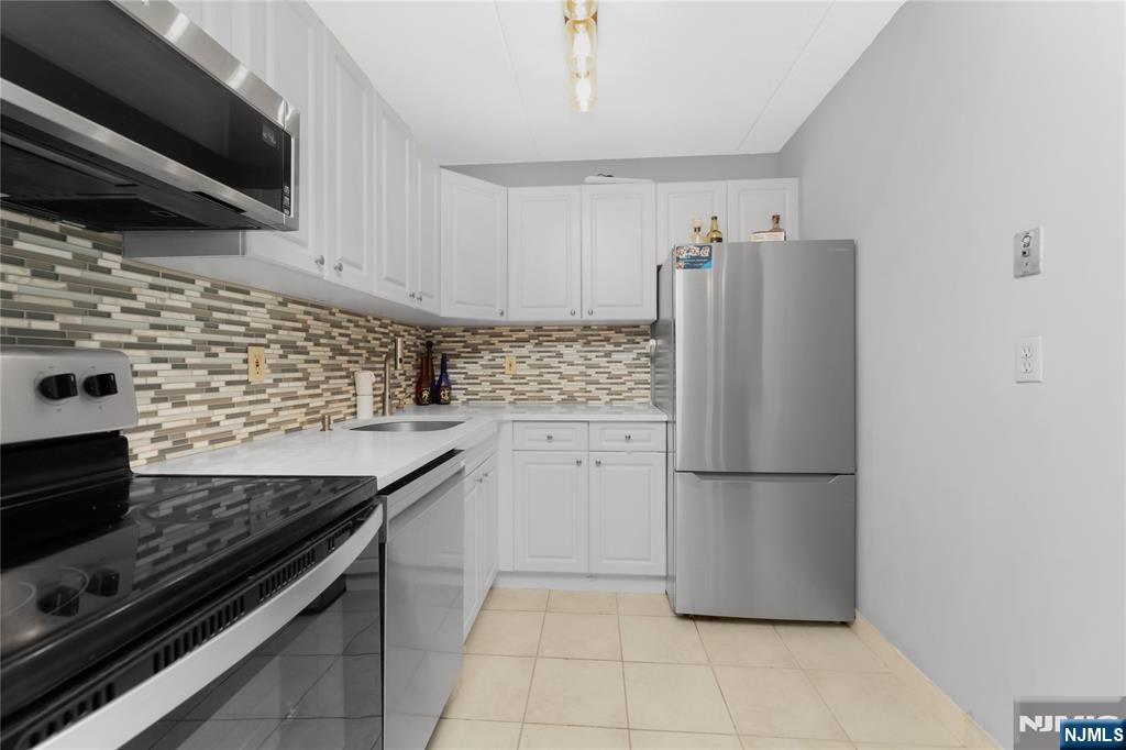 250 Gorge Road, Unit 21E Cliffside Park, NJ 07010 - Photo 5 of 50