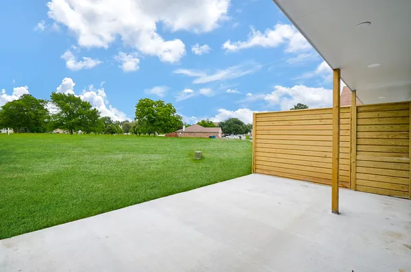 a view of a garden with an empty space