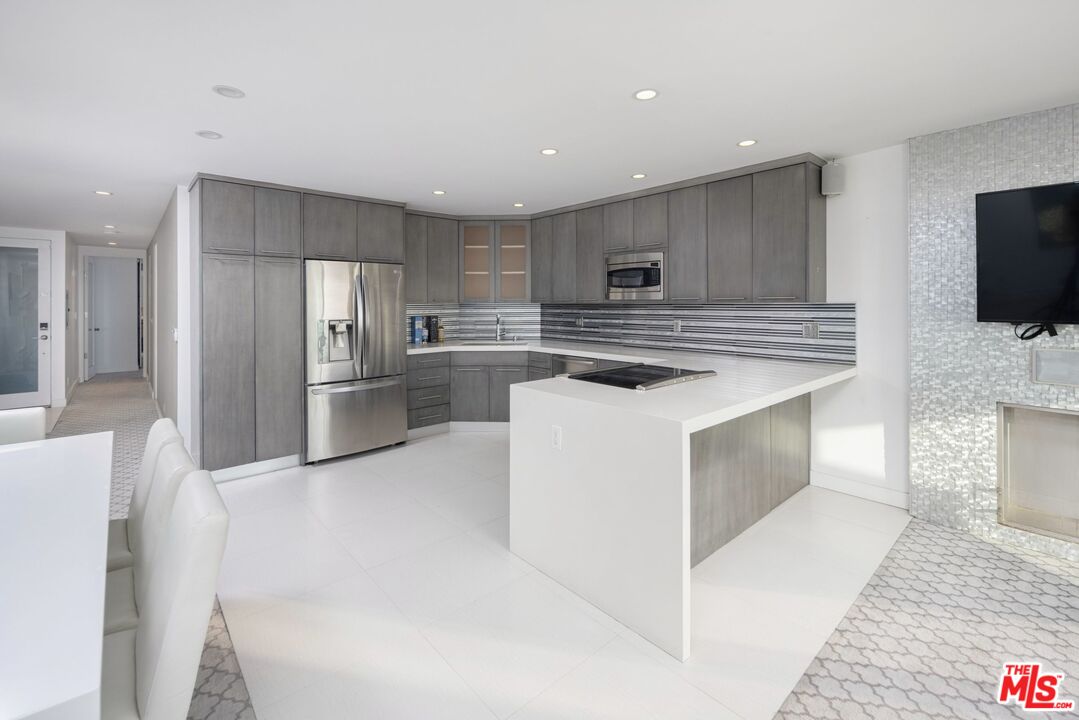 6 Eastwind Street, Unit 230 Marina del Rey, CA 90292 - Photo 9 of 19