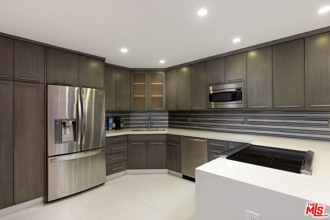 6 Eastwind Street, Unit 230 Marina del Rey, CA 90292 - Photo 10 of 19