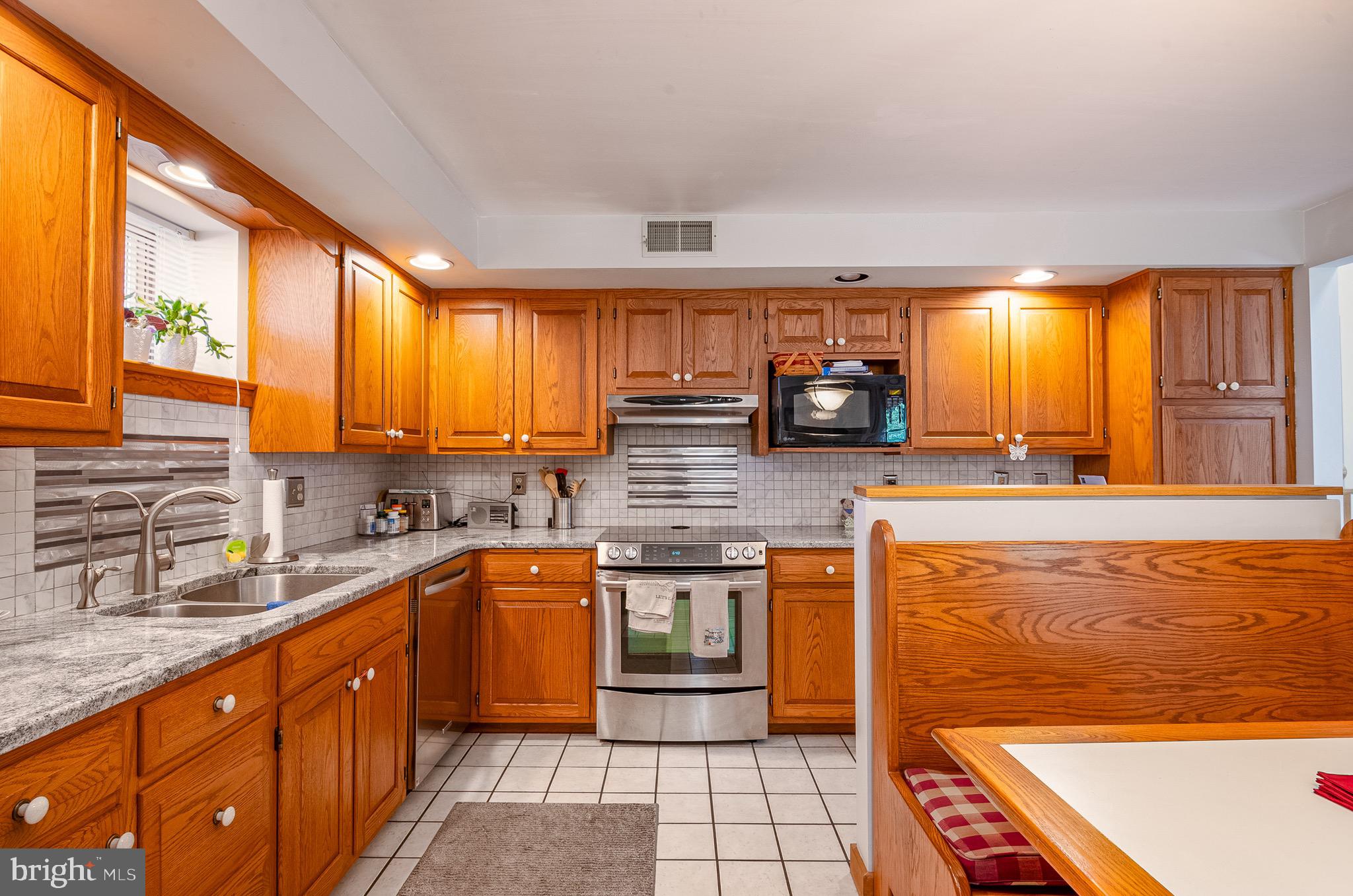 40 Gibraltar Road Reading, PA 19606 - Photo 10 of 35 Smartly designed custom kitchen
