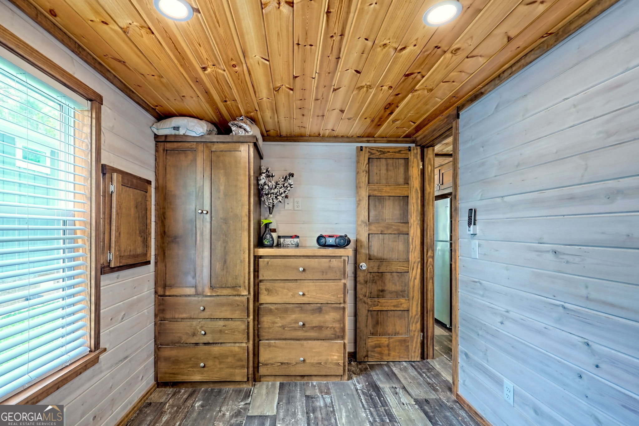 4960 Laurel Lodge Road Clarkesville, GA 30523 - Photo 14 of 29 a view of a walk in closet