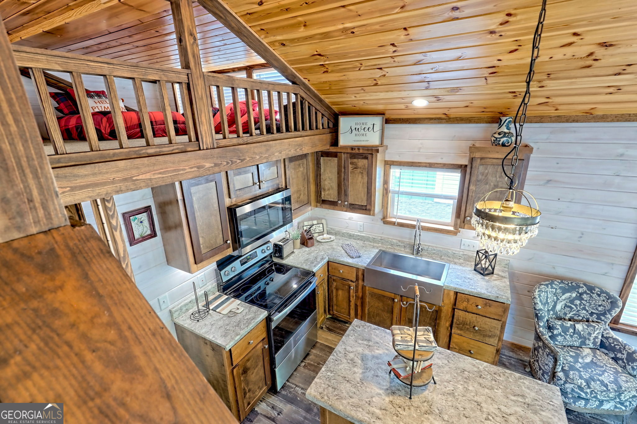 4960 Laurel Lodge Road Clarkesville, GA 30523 - Photo 21 of 29 a living room with furniture