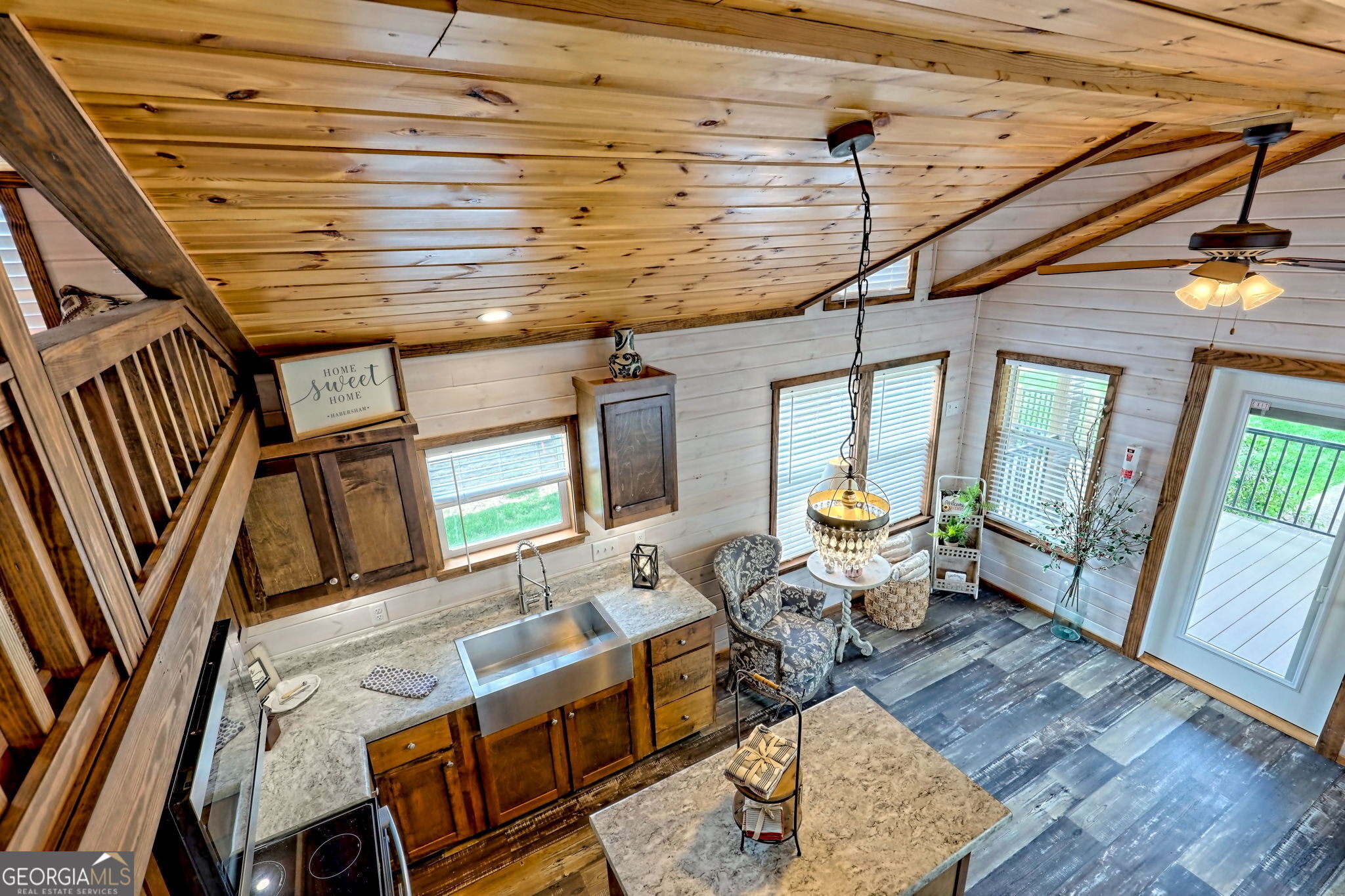 4960 Laurel Lodge Road Clarkesville, GA 30523 - Photo 23 of 29 a living room with furniture