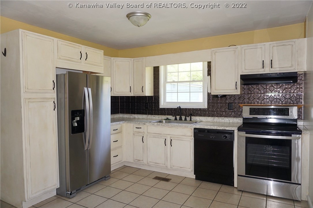 5402 Elk River Road Elkview, WV 25071 - Photo 2 of 12 Gallery Image 2