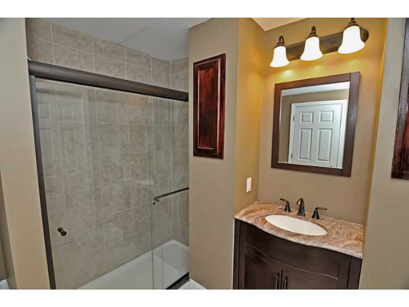 139 Duncan Road Warwick, RI 02886 - Photo 18 of 25 Master Bath/Spa.