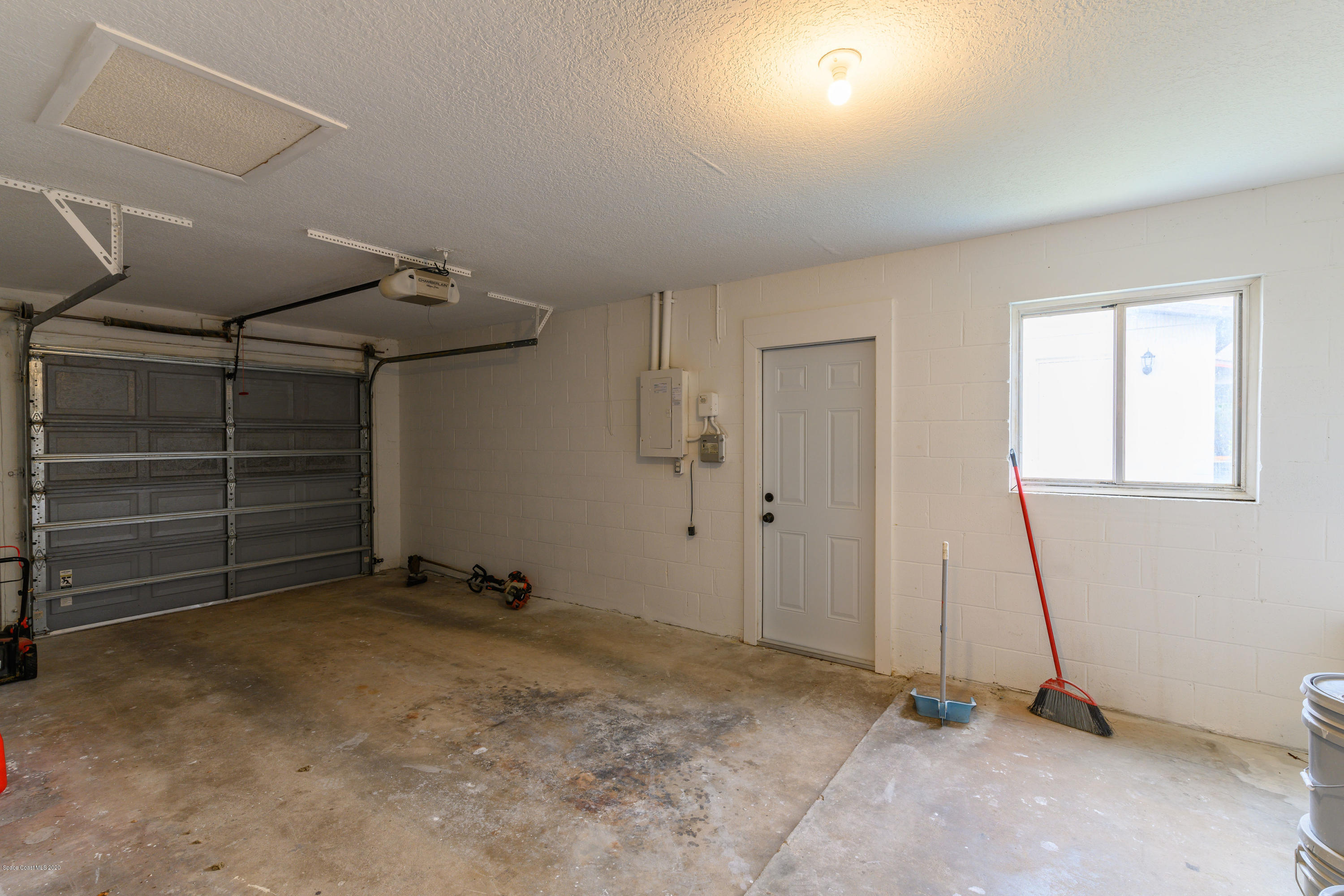 463 Archer Road Southeast Palm Bay, FL 32909 - Photo 16 of 19 Garage