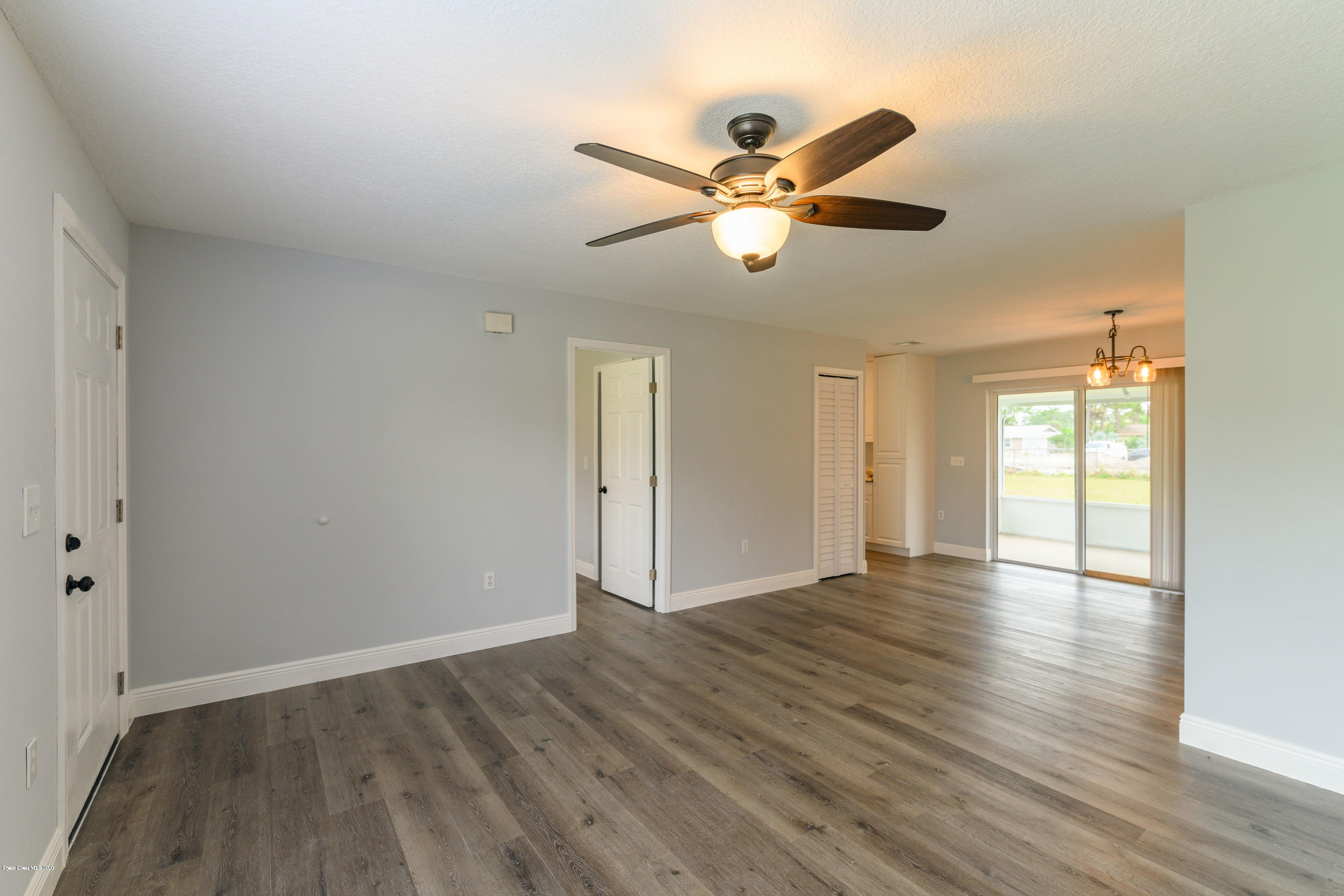 463 Archer Road Southeast Palm Bay, FL 32909 - Photo 5 of 19 Family Room