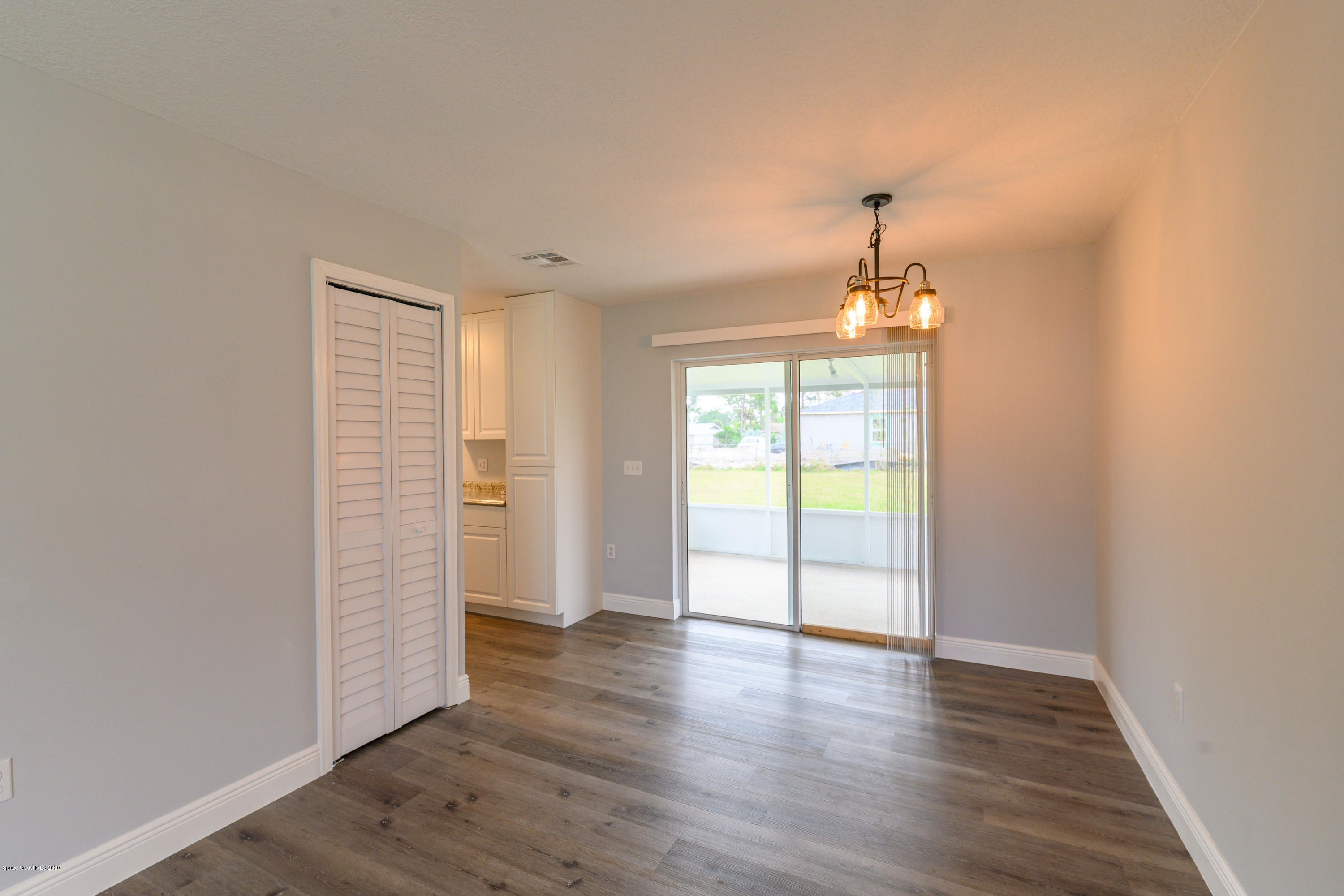 463 Archer Road Southeast Palm Bay, FL 32909 - Photo 7 of 19 Dining Area