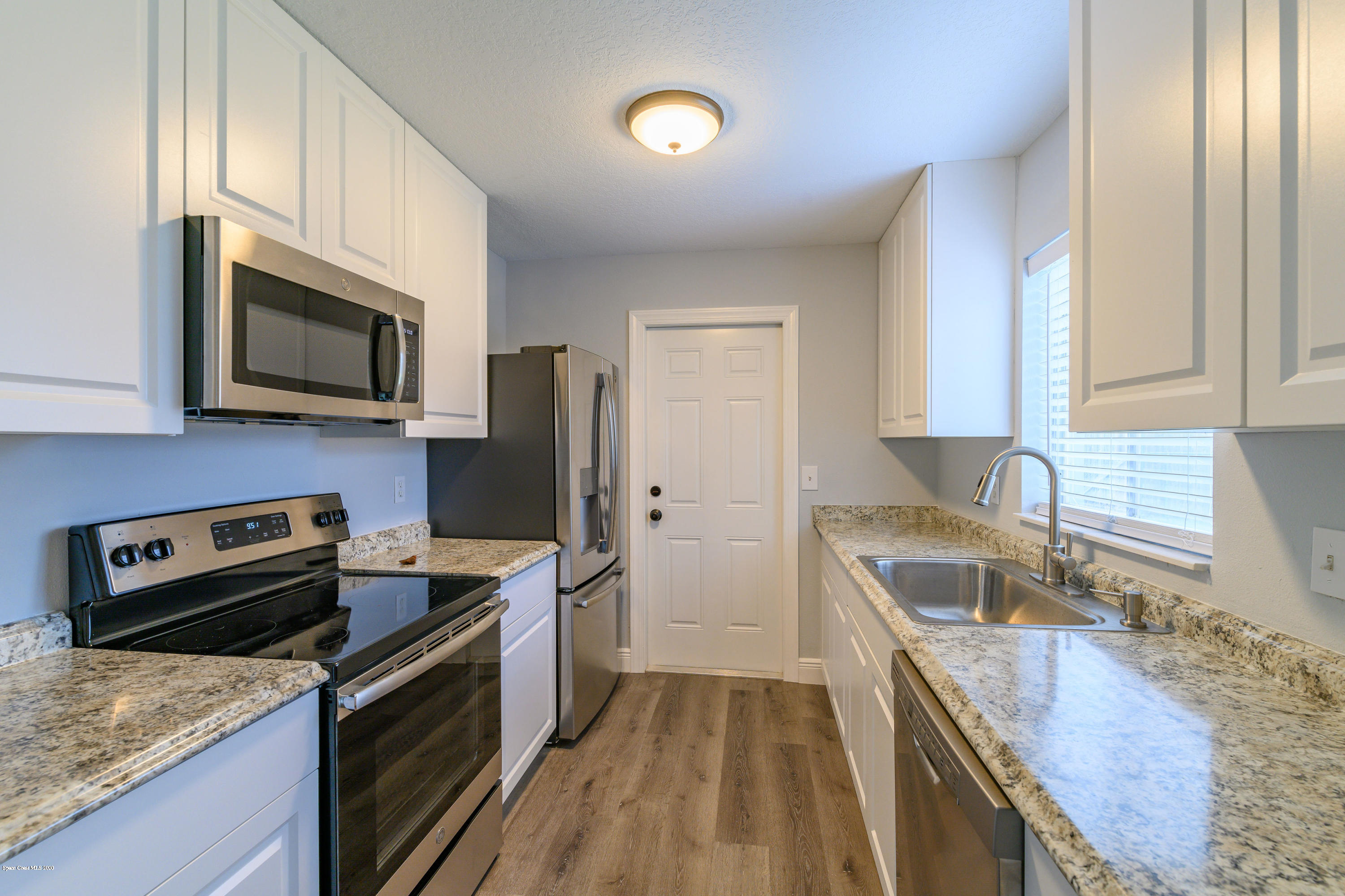 463 Archer Road Southeast Palm Bay, FL 32909 - Photo 8 of 19 Kitchen