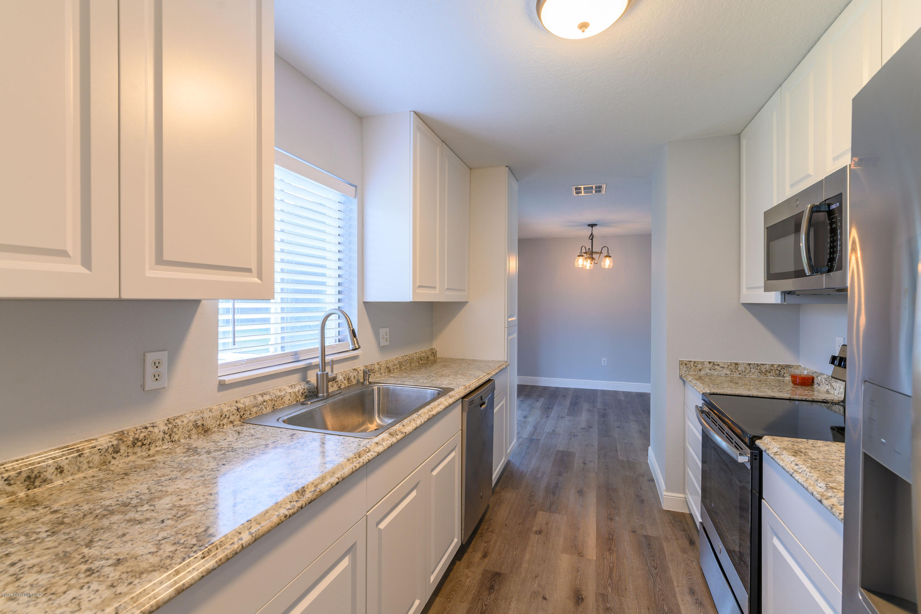 463 Archer Road Southeast Palm Bay, FL 32909 - Photo 9 of 19 Kitchen