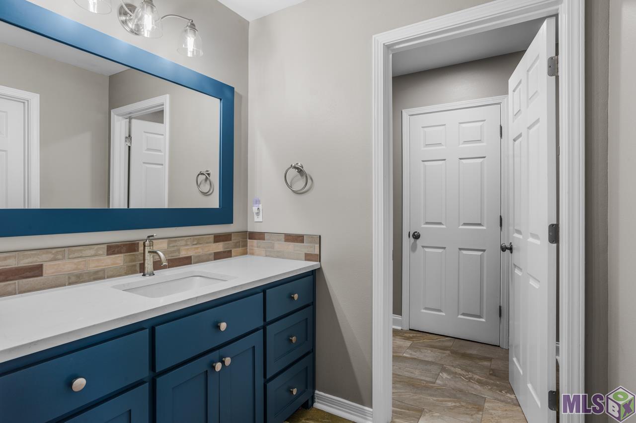 14367 Devall Road Baton Rouge, LA 70818 - Photo 24 of 31 Upstairs Jack Jill