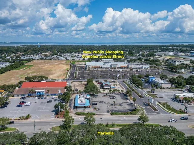 an aerial view of residential building and lake
