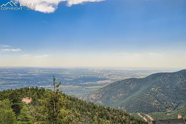 $950,000 | 570 Upper Vista Road, Manitou Springs, CO 80829