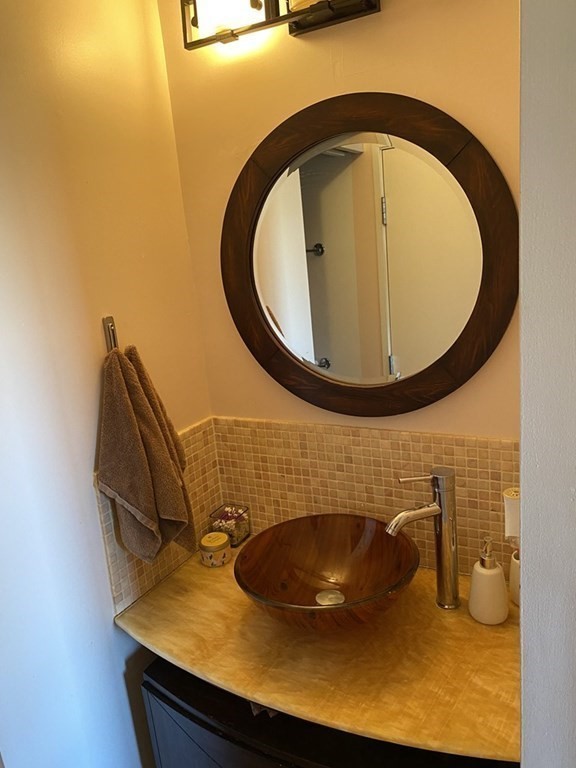 133 Commander Shea Boulevard, Unit 711 Quincy, MA 02171 - Photo 15 of 21 a bathroom with a sink and mirror