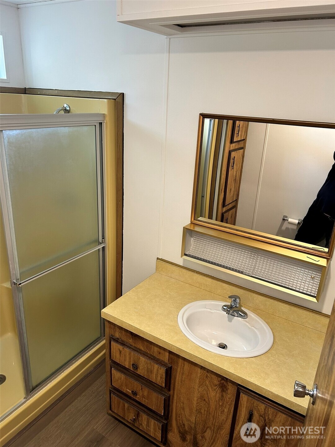 791 Elliot Court Sequim, WA 98382 - Photo 18 of 37 a bathroom with a sink and a mirror