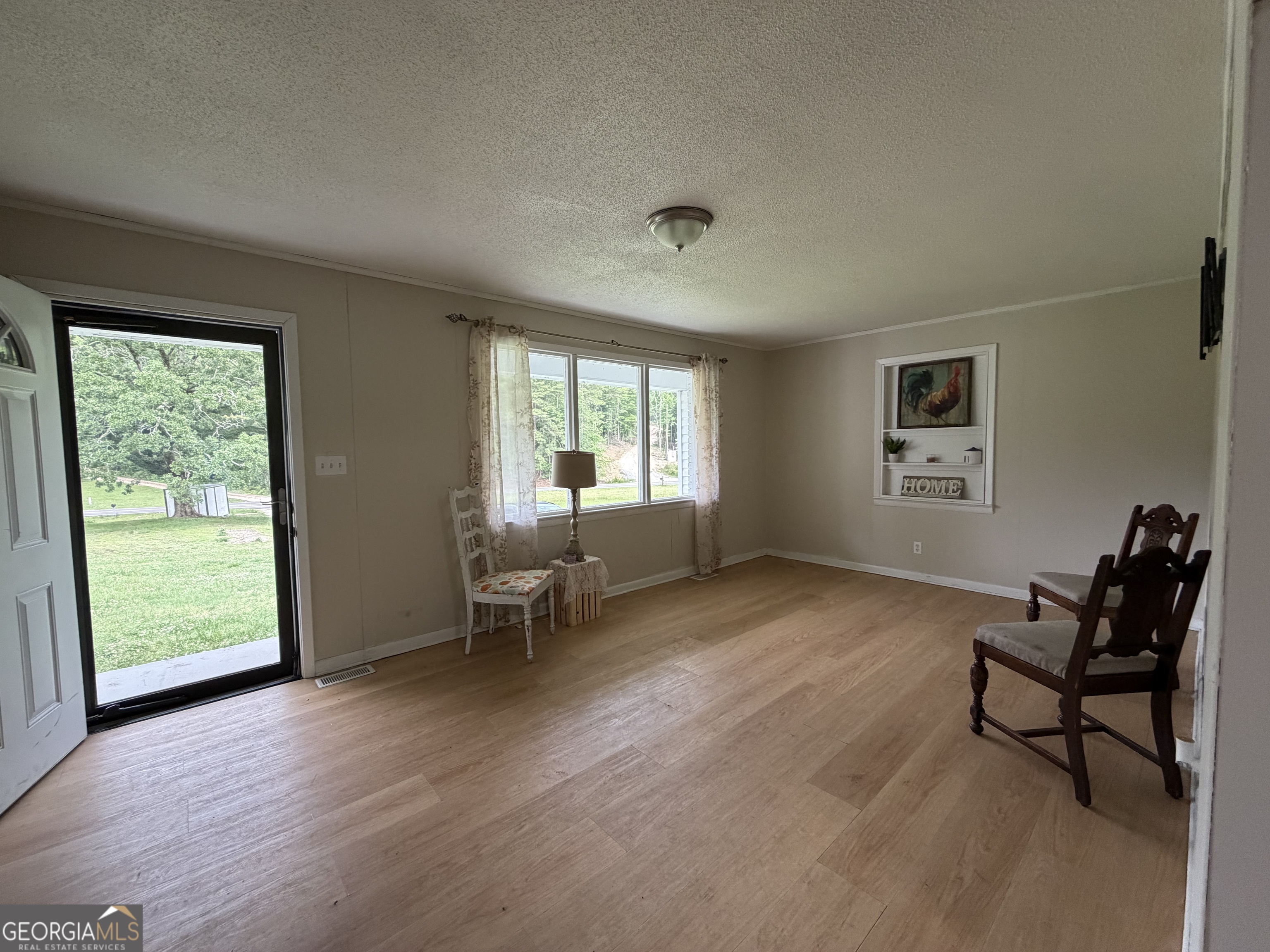 1144 Ridgeway Road LaFayette, GA 30728 - Photo 2 of 66 a living room with furniture and a window