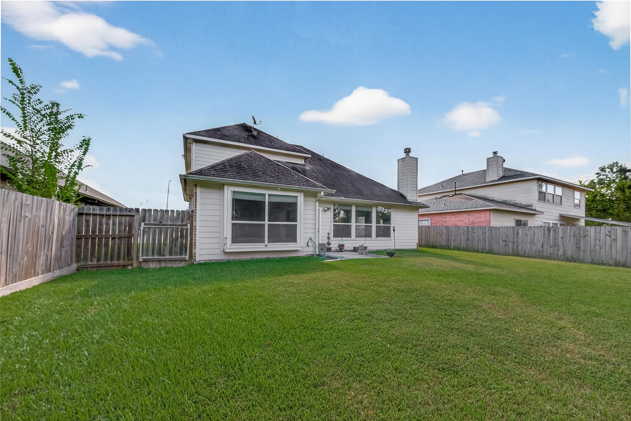 19207 Pinewood Mist Lane Humble, TX 77346 - Photo 27 of 29 a backyard of a house with table and chairs