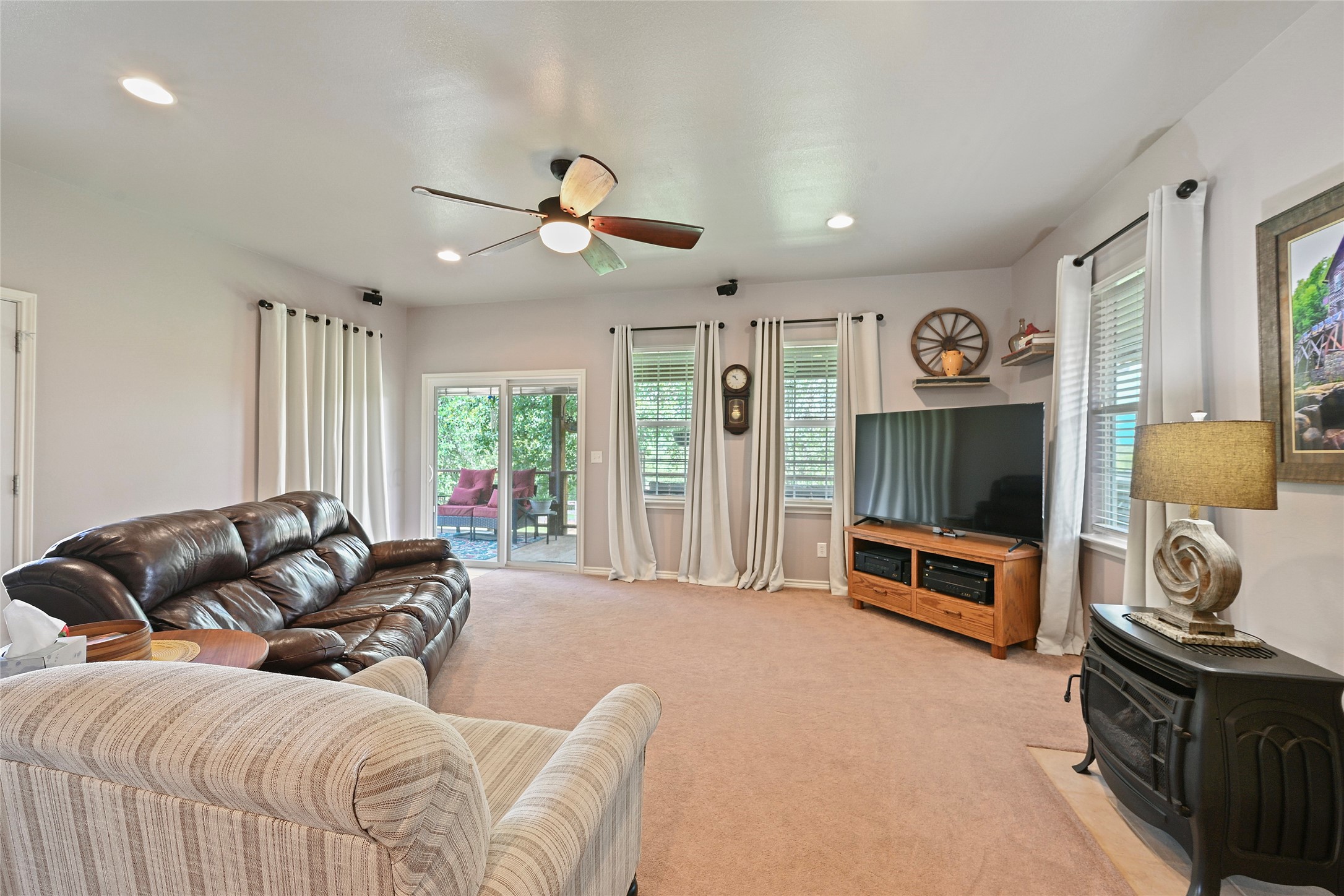3917 Winding Road Hearne, TX 77859 - Photo 5 of 36