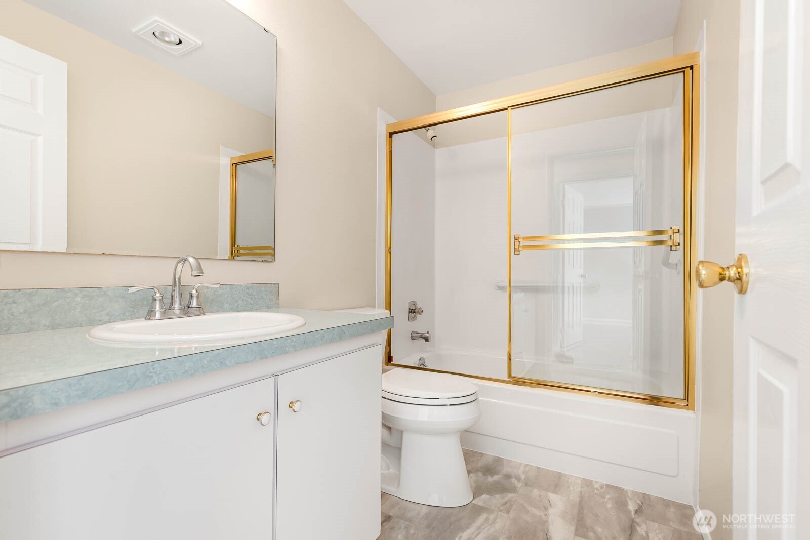 820 Cady Road, Unit F105 Everett, WA 98203 - Photo 13 of 26