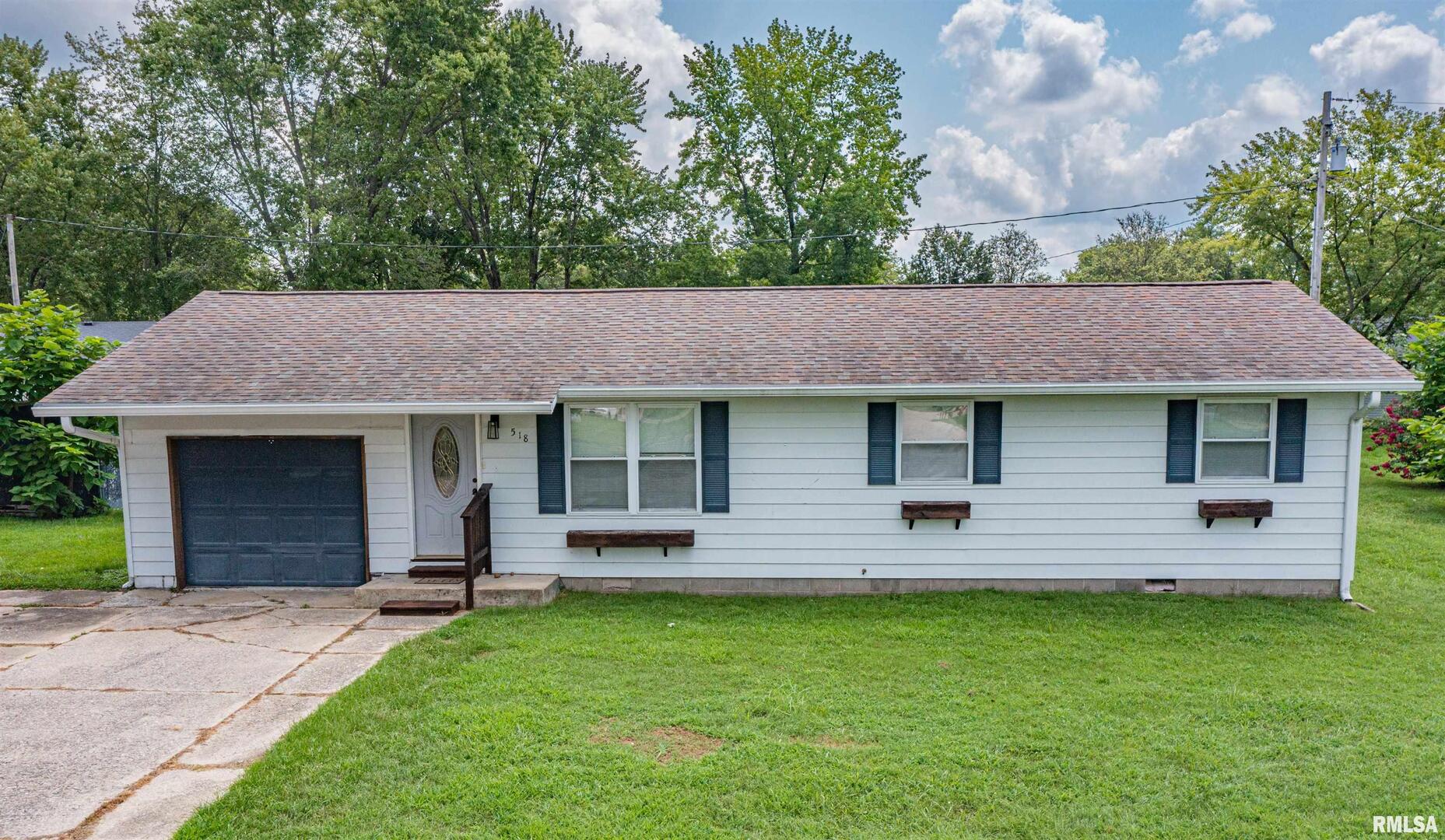 a view of a yard in front of house