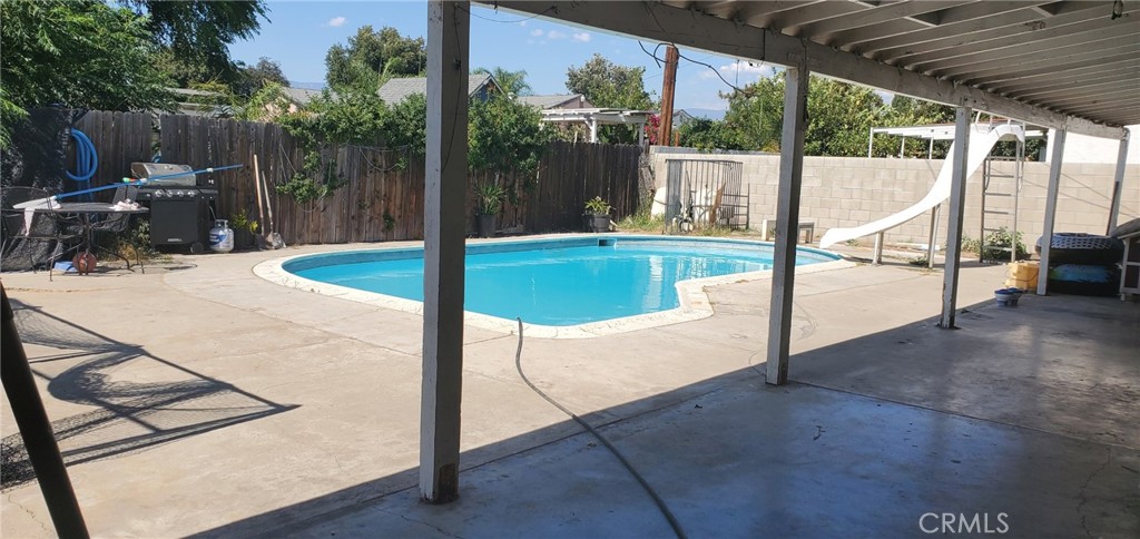 598 East Wilson Street Rialto, CA 92376 - Photo 8 of 9