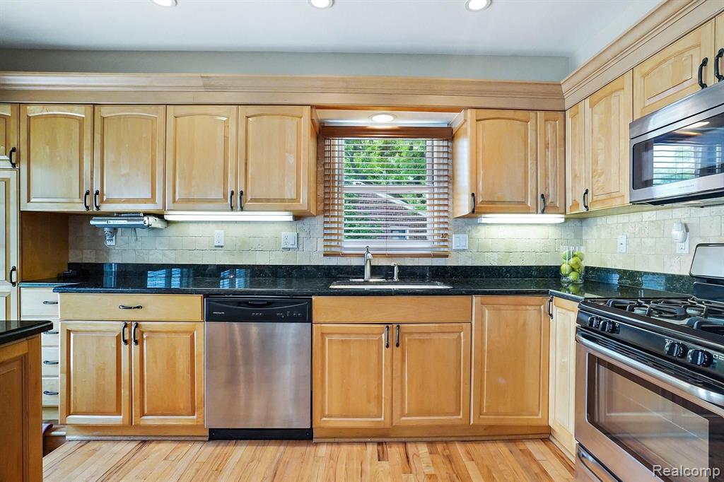 356 Winry Drive Rochester Hills, MI 48307 - Photo 8 of 30