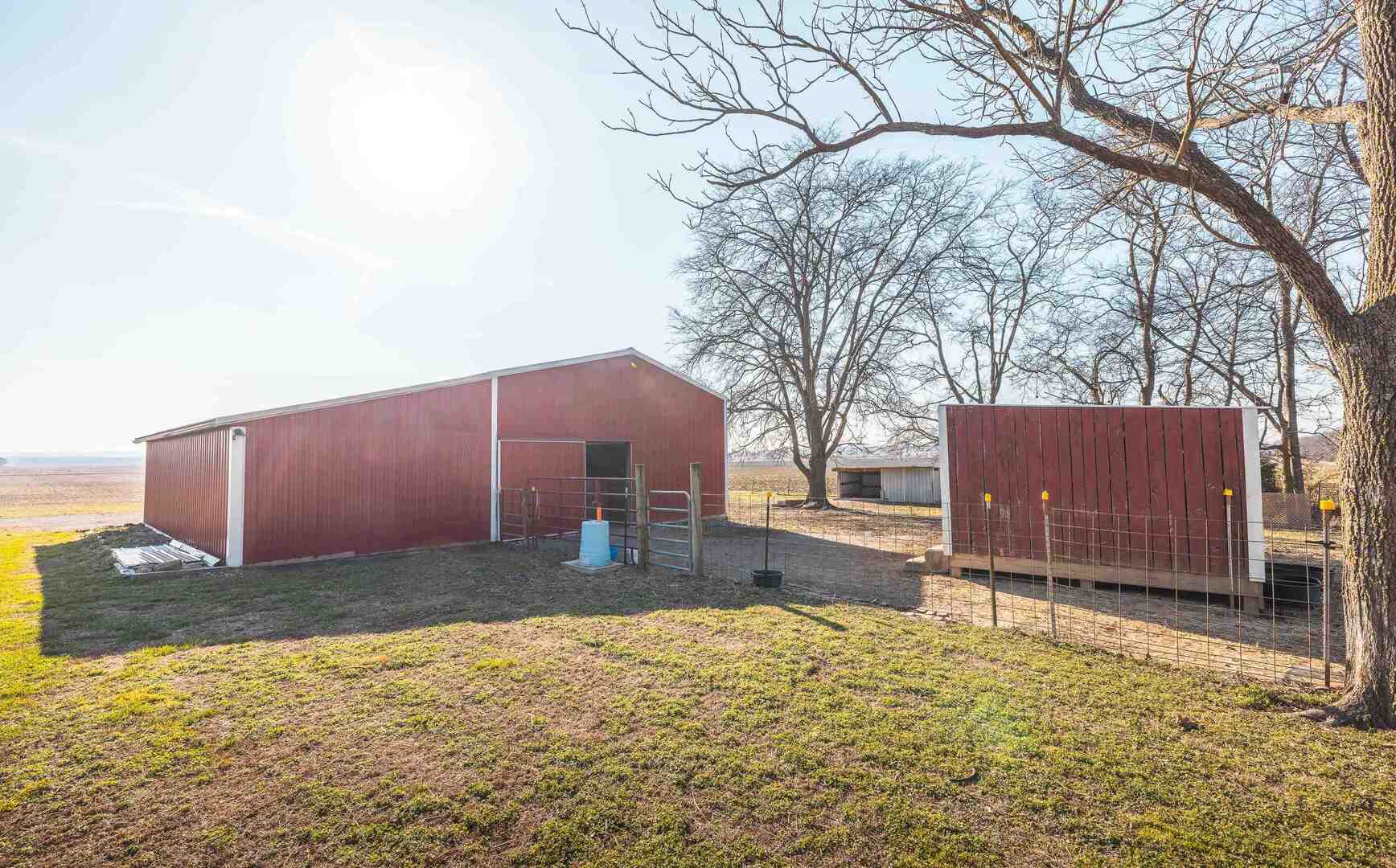 1740 Brier Creek Road, Unit 1 Harrisburg, IL 62946 - Photo 30 of 52 a backyard of a house