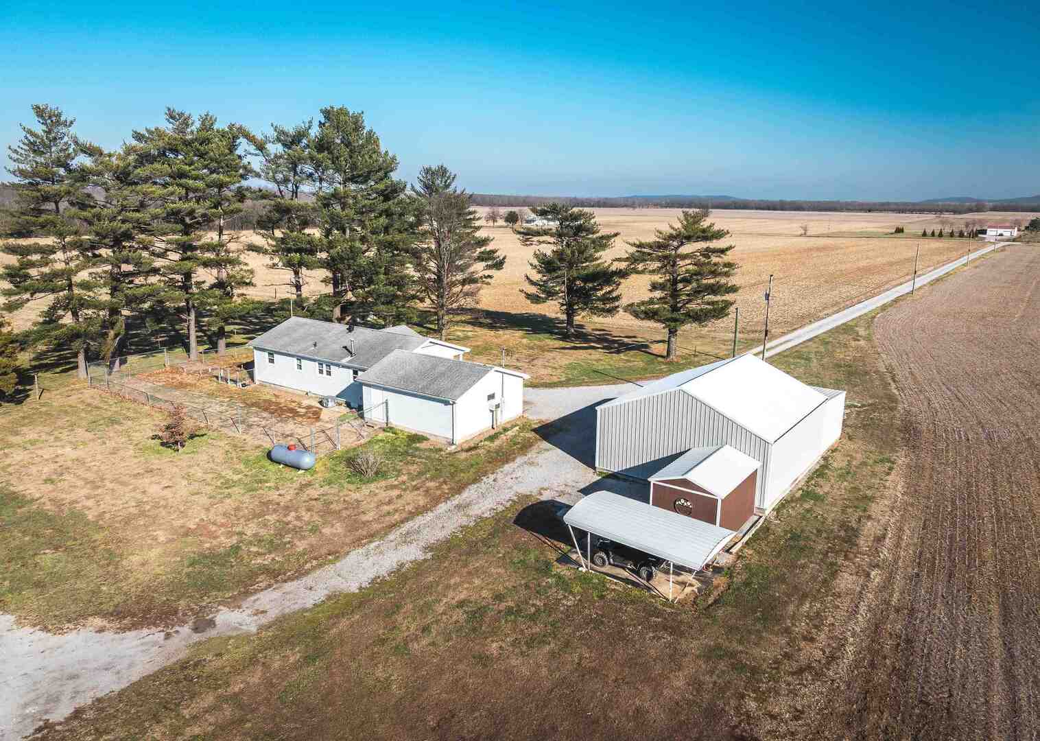 1740 Brier Creek Road, Unit 1 Harrisburg, IL 62946 - Photo 3 of 52 a ocean view with beach