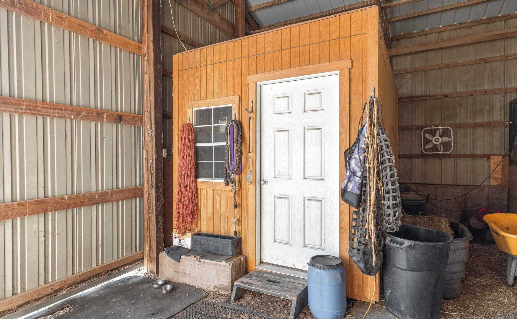 1740 Brier Creek Road, Unit 1 Harrisburg, IL 62946 - Photo 40 of 52 a living room with furniture