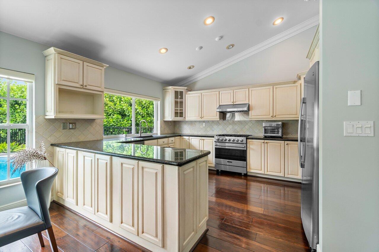 1305 Parkside Circle South Boca Raton, FL 33486 - Photo 15 of 63 Kitchen