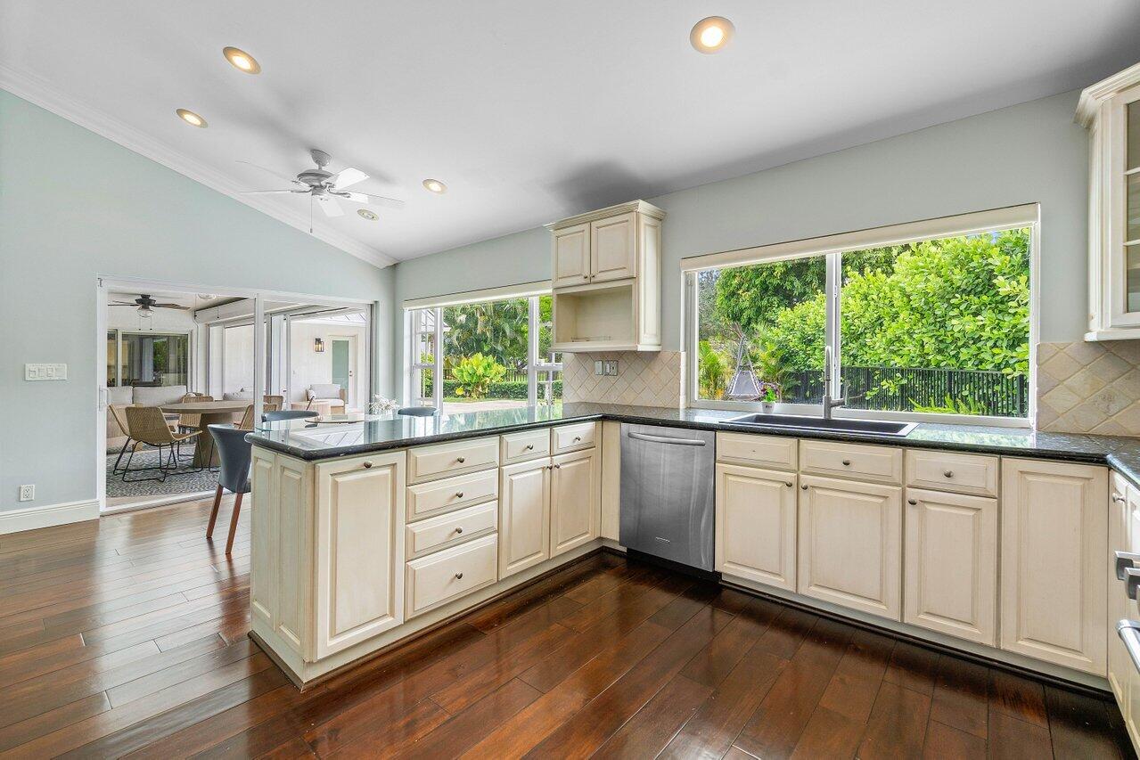1305 Parkside Circle South Boca Raton, FL 33486 - Photo 16 of 63 Kitchen