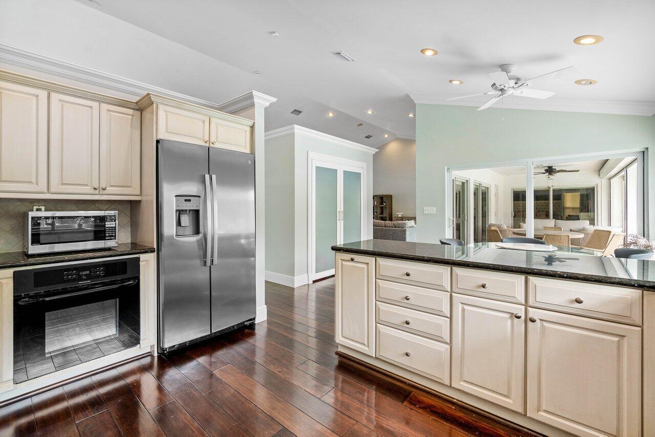 1305 Parkside Circle South Boca Raton, FL 33486 - Photo 17 of 63 Kitchen