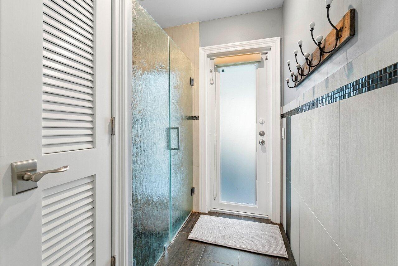 1305 Parkside Circle South Boca Raton, FL 33486 - Photo 24 of 63 Cabana Bath