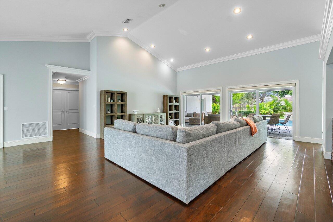 1305 Parkside Circle South Boca Raton, FL 33486 - Photo 8 of 63 Living