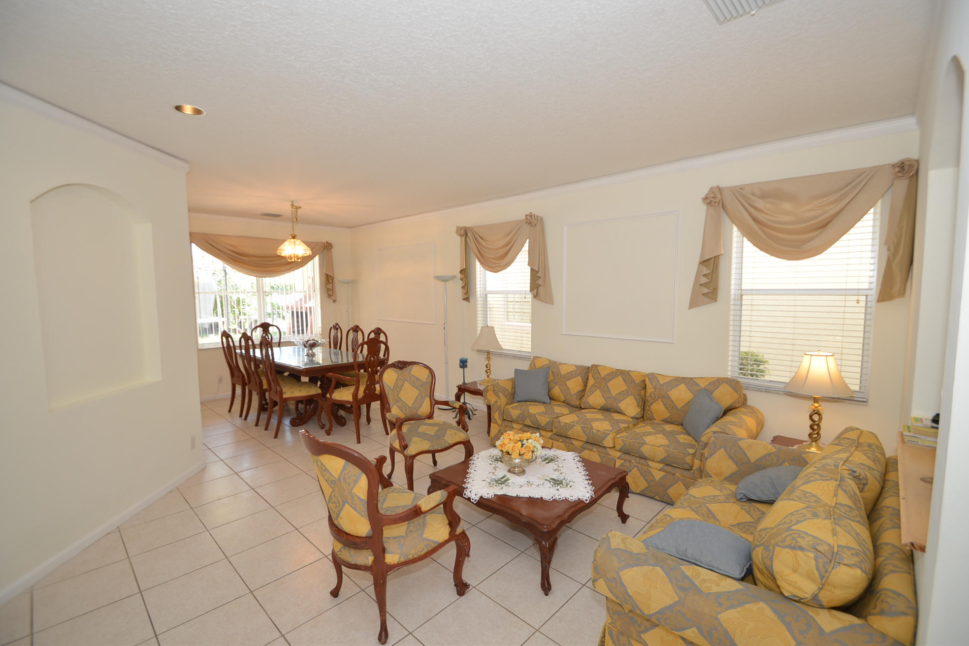 8517 Vía D Oro Boca Raton, FL 33433 - Photo 3 of 32 DSC_7382