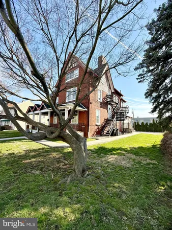 $2,200 | 125 East 4th Avenue, Unit 2, Conshohocken, PA 19428