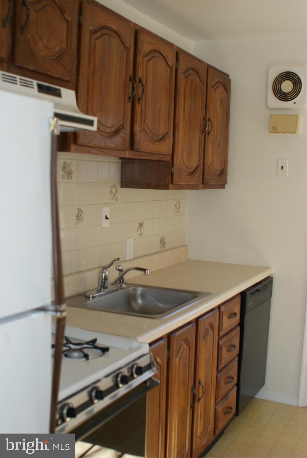 3914 Decatur Avenue Kensington, MD 20895 - Photo 8 of 15 Kitchen