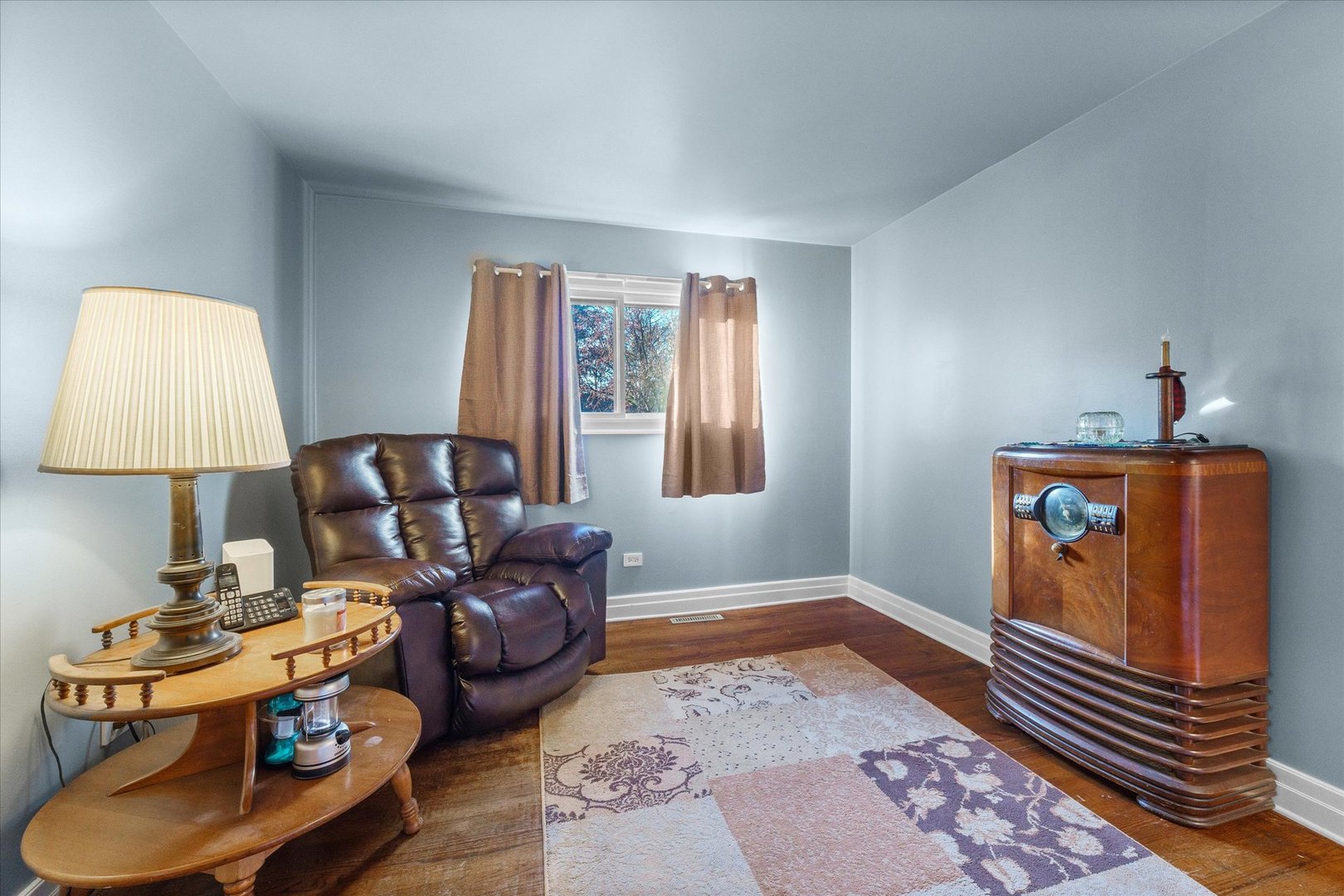 29W246 Lee Road West Chicago, IL 60185 - Photo 13 of 21 a living room with furniture and a window