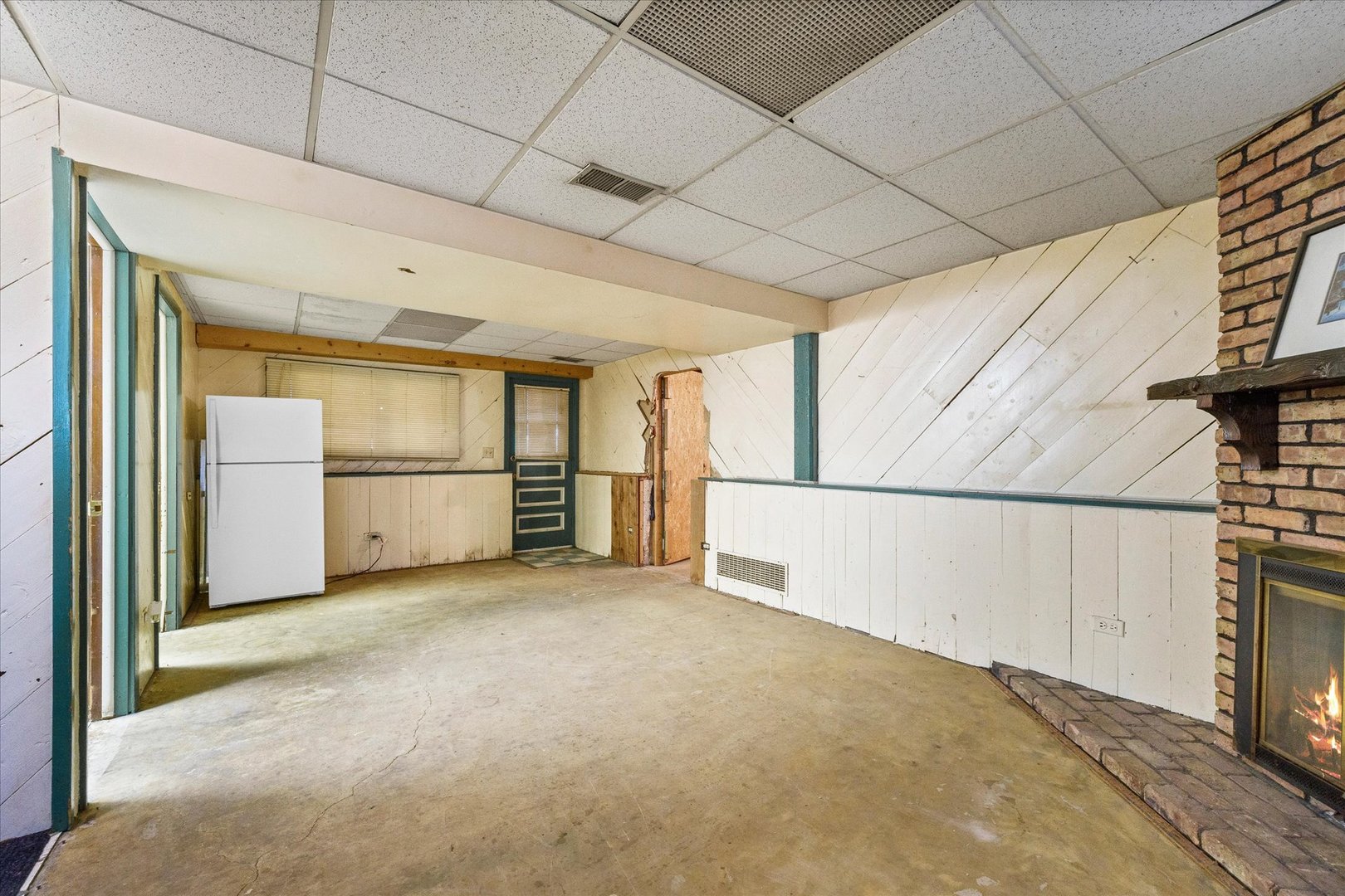 29W246 Lee Road West Chicago, IL 60185 - Photo 14 of 21 a view of garage