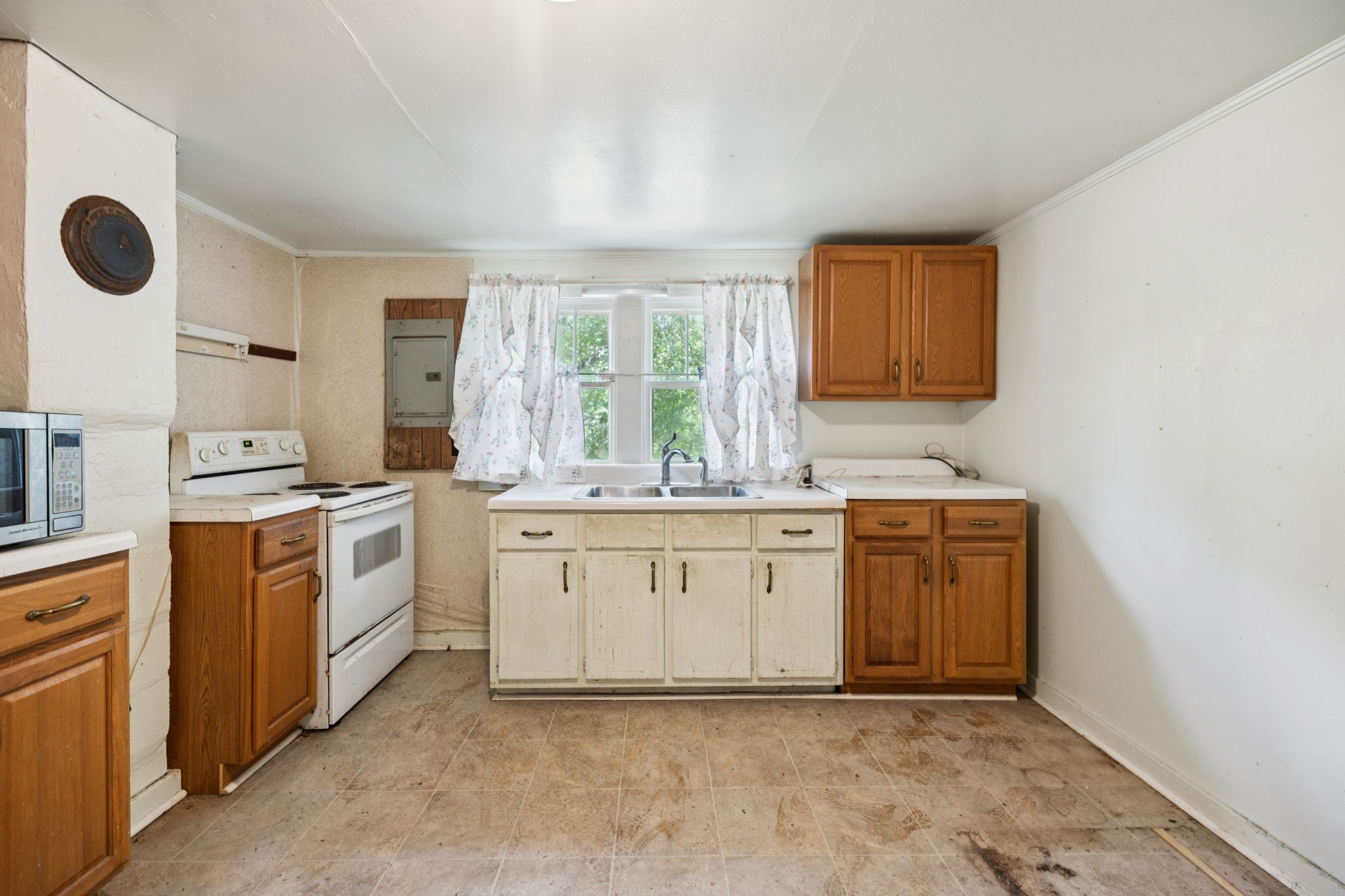 61 Brazzle Road Waverly, TN 37185 - Photo 11 of 36 a kitchen with granite countertop a sink cabinets stainless steel appliances and a window