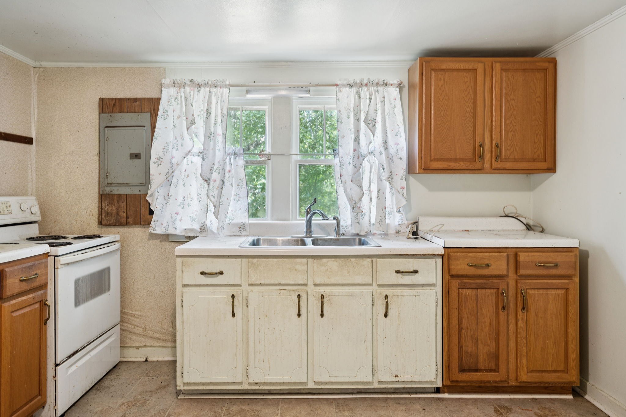 61 Brazzle Road Waverly, TN 37185 - Photo 12 of 36 a kitchen with stainless steel appliances granite countertop a stove and a sink